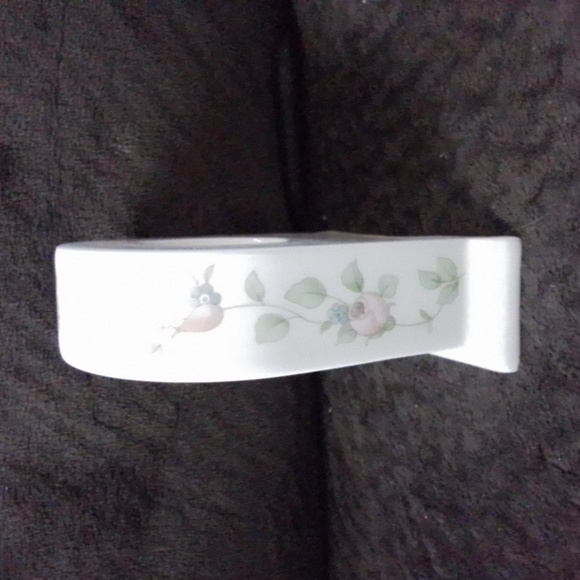 Small Wedgwood Bone China Rosehip Mantel Clock - Picture 6 of 6